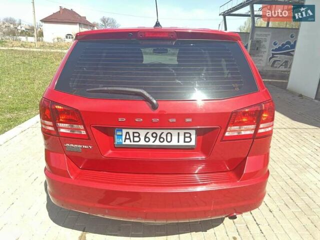 Красный Додж Джорни, объемом двигателя 2.36 л и пробегом 174 тыс. км за 9500 $, фото 4 на Automoto.ua