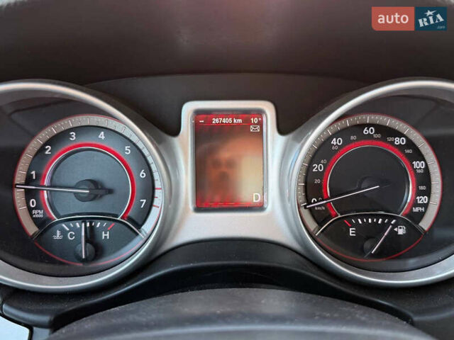 Красный Додж Джорни, объемом двигателя 2.4 л и пробегом 270 тыс. км за 7750 $, фото 13 на Automoto.ua