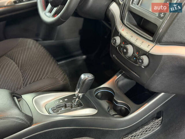 Красный Додж Джорни, объемом двигателя 2.4 л и пробегом 270 тыс. км за 7750 $, фото 16 на Automoto.ua