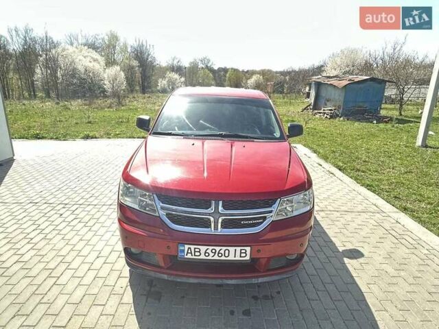 Красный Додж Джорни, объемом двигателя 2.36 л и пробегом 174 тыс. км за 9500 $, фото 2 на Automoto.ua