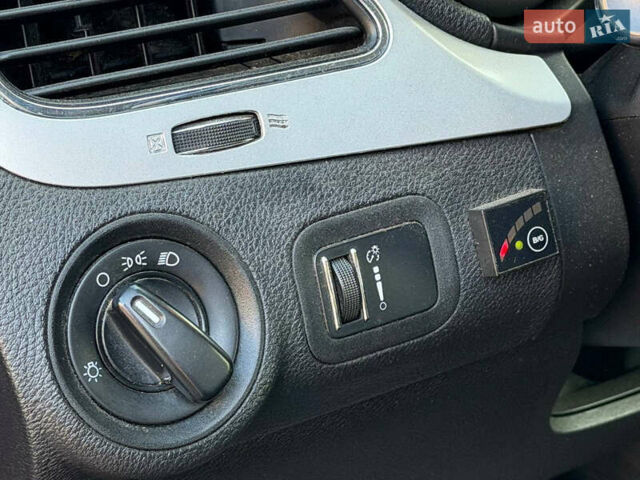 Красный Додж Джорни, объемом двигателя 2.4 л и пробегом 270 тыс. км за 7750 $, фото 12 на Automoto.ua