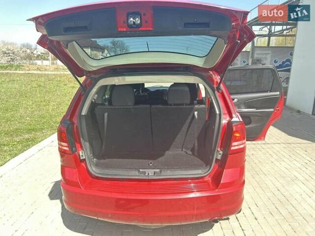 Красный Додж Джорни, объемом двигателя 2.36 л и пробегом 174 тыс. км за 9500 $, фото 8 на Automoto.ua