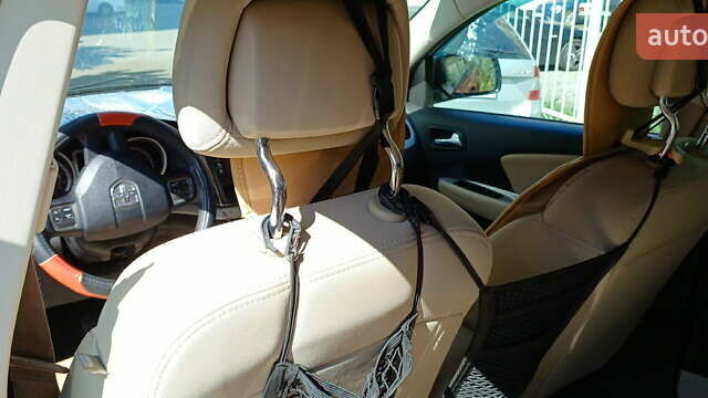 Красный Додж Джорни, объемом двигателя 2.36 л и пробегом 190 тыс. км за 11000 $, фото 16 на Automoto.ua