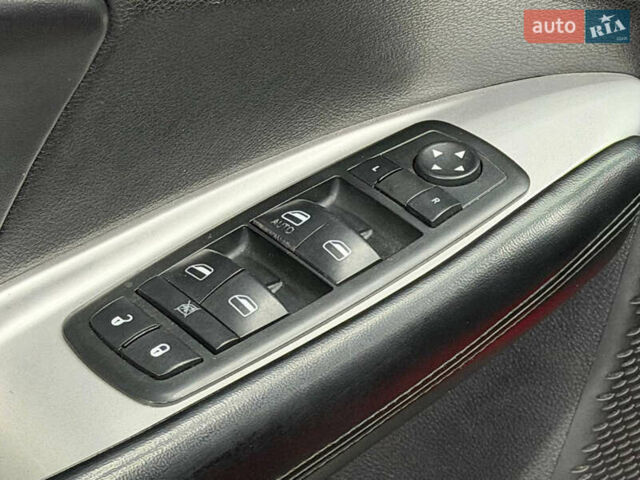 Красный Додж Джорни, объемом двигателя 2.4 л и пробегом 270 тыс. км за 7750 $, фото 10 на Automoto.ua