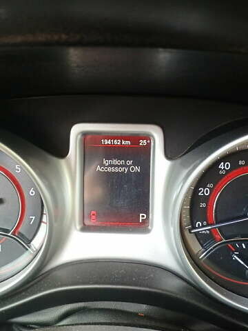 Красный Додж Джорни, объемом двигателя 2.36 л и пробегом 190 тыс. км за 11000 $, фото 3 на Automoto.ua