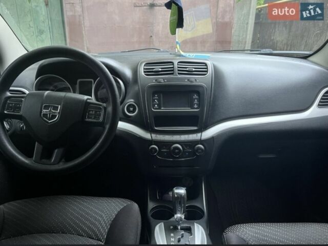 Красный Додж Джорни, объемом двигателя 2.4 л и пробегом 235 тыс. км за 9500 $, фото 5 на Automoto.ua