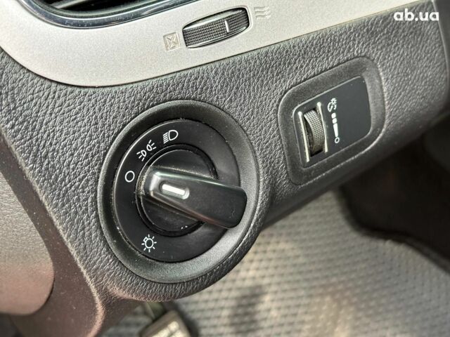 Красный Додж Джорни, объемом двигателя 2.4 л и пробегом 205 тыс. км за 10490 $, фото 11 на Automoto.ua