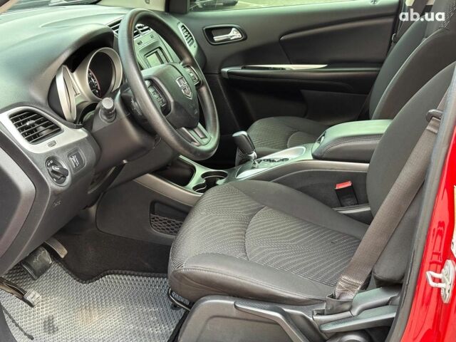 Красный Додж Джорни, объемом двигателя 2.4 л и пробегом 205 тыс. км за 10490 $, фото 8 на Automoto.ua