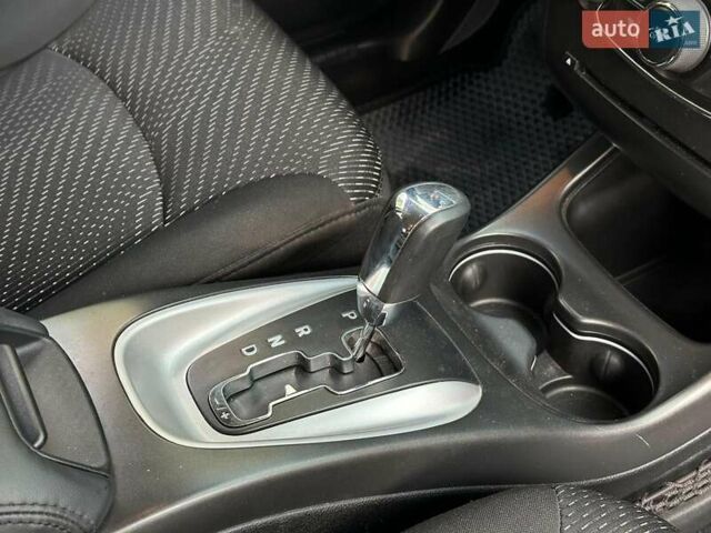 Красный Додж Джорни, объемом двигателя 2.4 л и пробегом 205 тыс. км за 10490 $, фото 22 на Automoto.ua