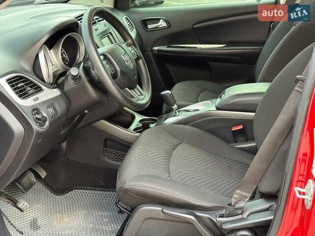 Красный Додж Джорни, объемом двигателя 2.4 л и пробегом 205 тыс. км за 10490 $, фото 8 на Automoto.ua