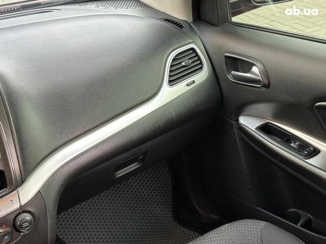 Красный Додж Джорни, объемом двигателя 2.4 л и пробегом 205 тыс. км за 10490 $, фото 18 на Automoto.ua