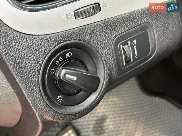 Красный Додж Джорни, объемом двигателя 2.4 л и пробегом 205 тыс. км за 10490 $, фото 11 на Automoto.ua