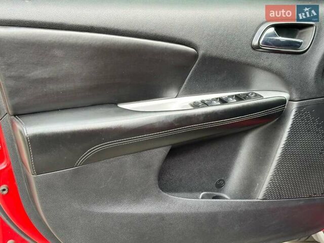 Красный Додж Джорни, объемом двигателя 2.4 л и пробегом 205 тыс. км за 10490 $, фото 9 на Automoto.ua