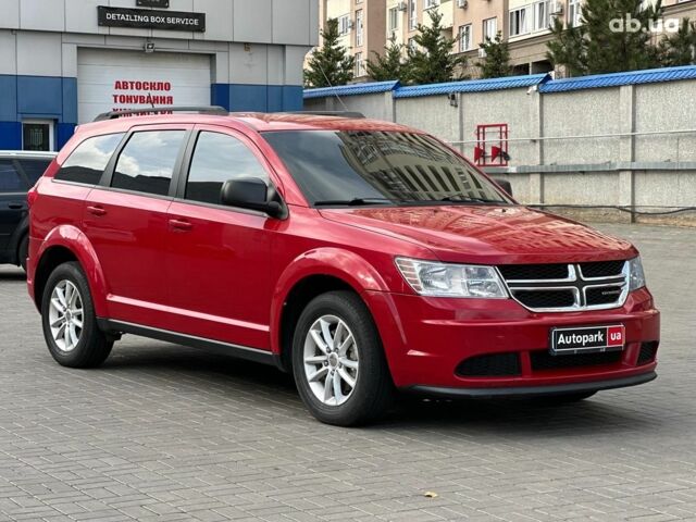 Красный Додж Джорни, объемом двигателя 2.4 л и пробегом 205 тыс. км за 10490 $, фото 2 на Automoto.ua