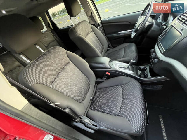 Красный Додж Джорни, объемом двигателя 2.36 л и пробегом 160 тыс. км за 9999 $, фото 13 на Automoto.ua