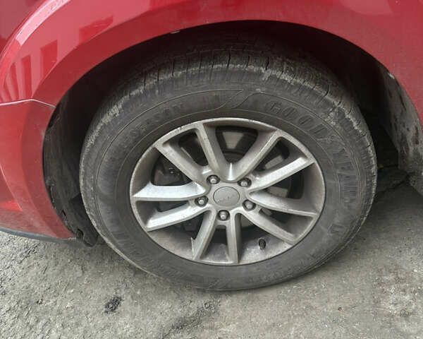 Красный Додж Джорни, объемом двигателя 2.36 л и пробегом 256 тыс. км за 10600 $, фото 3 на Automoto.ua