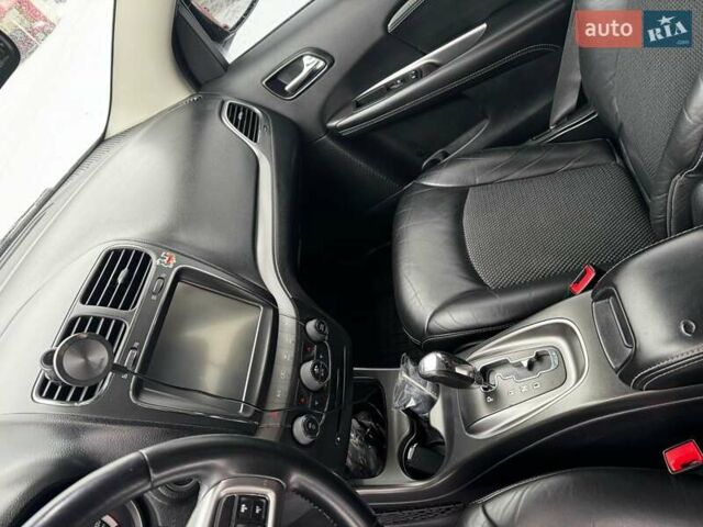 Червоний Додж Джорні, об'ємом двигуна 2.36 л та пробігом 220 тис. км за 12000 $, фото 11 на Automoto.ua