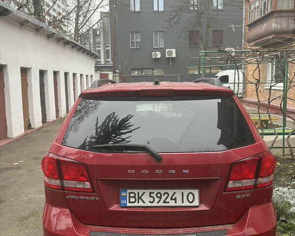 Красный Додж Джорни, объемом двигателя 2.36 л и пробегом 256 тыс. км за 10600 $, фото 1 на Automoto.ua