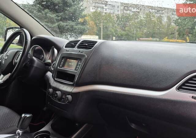 Красный Додж Джорни, объемом двигателя 2.36 л и пробегом 190 тыс. км за 11700 $, фото 21 на Automoto.ua