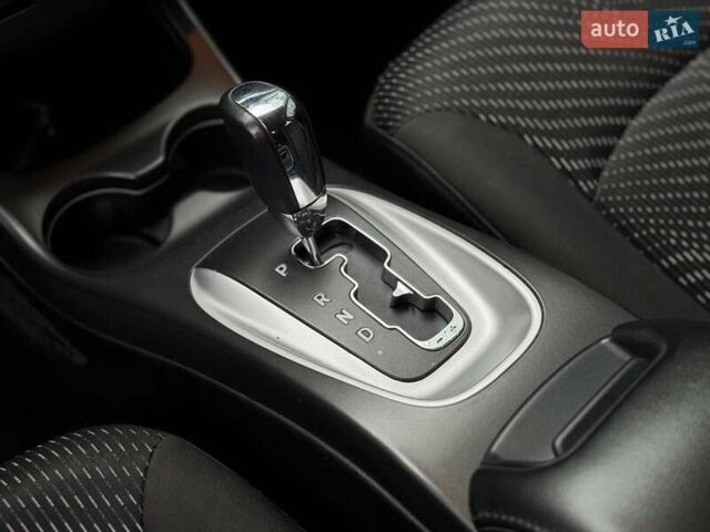 Красный Додж Джорни, объемом двигателя 2.4 л и пробегом 92 тыс. км за 12490 $, фото 22 на Automoto.ua