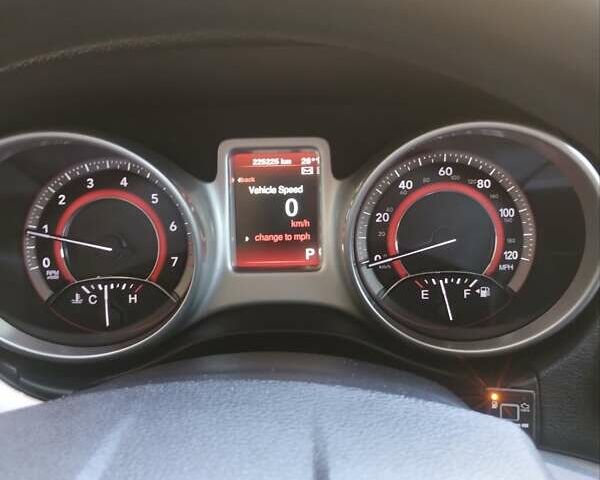 Красный Додж Джорни, объемом двигателя 2.36 л и пробегом 220 тыс. км за 11200 $, фото 1 на Automoto.ua