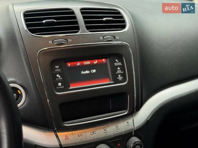 Красный Додж Джорни, объемом двигателя 2.4 л и пробегом 92 тыс. км за 12490 $, фото 24 на Automoto.ua