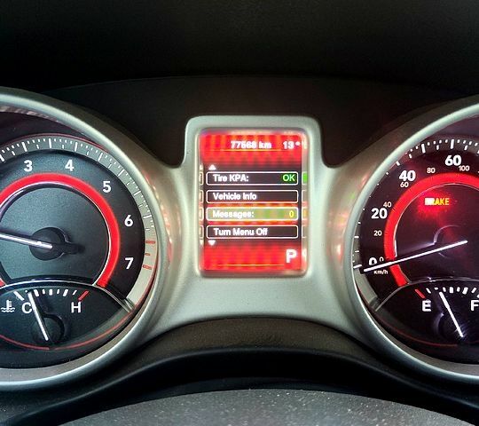 Красный Додж Джорни, объемом двигателя 2.4 л и пробегом 77 тыс. км за 13500 $, фото 8 на Automoto.ua