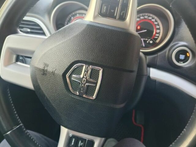 Красный Додж Джорни, объемом двигателя 3.6 л и пробегом 175 тыс. км за 14500 $, фото 7 на Automoto.ua