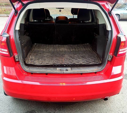 Красный Додж Джорни, объемом двигателя 2.4 л и пробегом 77 тыс. км за 13500 $, фото 4 на Automoto.ua