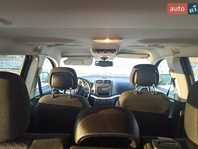 Красный Додж Джорни, объемом двигателя 2.36 л и пробегом 333 тыс. км за 10000 $, фото 7 на Automoto.ua