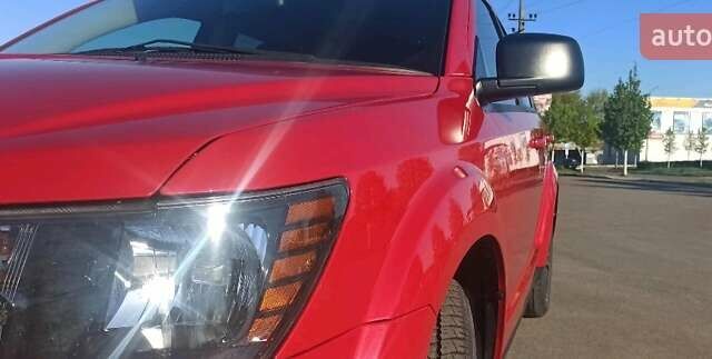 Красный Додж Джорни, объемом двигателя 2.36 л и пробегом 333 тыс. км за 10000 $, фото 2 на Automoto.ua