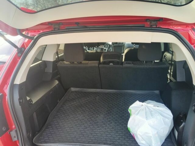 Красный Додж Джорни, объемом двигателя 3.6 л и пробегом 175 тыс. км за 14500 $, фото 9 на Automoto.ua