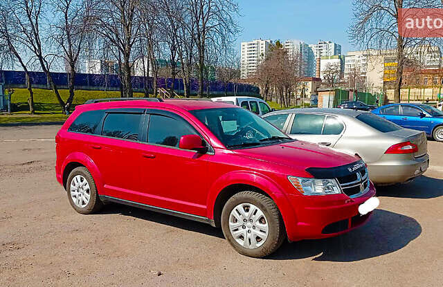 Красный Додж Джорни, объемом двигателя 2.36 л и пробегом 133 тыс. км за 10500 $, фото 4 на Automoto.ua