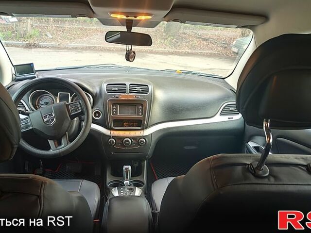 Красный Додж Джорни, объемом двигателя 2.4 л и пробегом 77 тыс. км за 13500 $, фото 7 на Automoto.ua