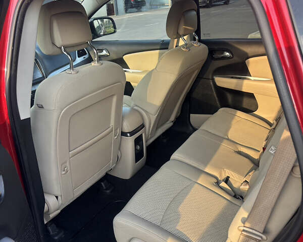 Красный Додж Джорни, объемом двигателя 2.36 л и пробегом 225 тыс. км за 10500 $, фото 4 на Automoto.ua