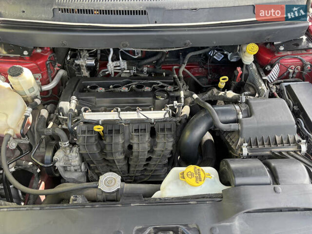 Красный Додж Джорни, объемом двигателя 2.36 л и пробегом 225 тыс. км за 10500 $, фото 7 на Automoto.ua