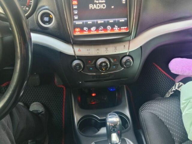 Красный Додж Джорни, объемом двигателя 3.6 л и пробегом 175 тыс. км за 14500 $, фото 6 на Automoto.ua