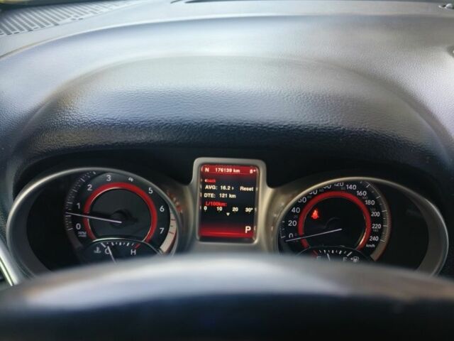 Красный Додж Джорни, объемом двигателя 3.6 л и пробегом 175 тыс. км за 14500 $, фото 8 на Automoto.ua