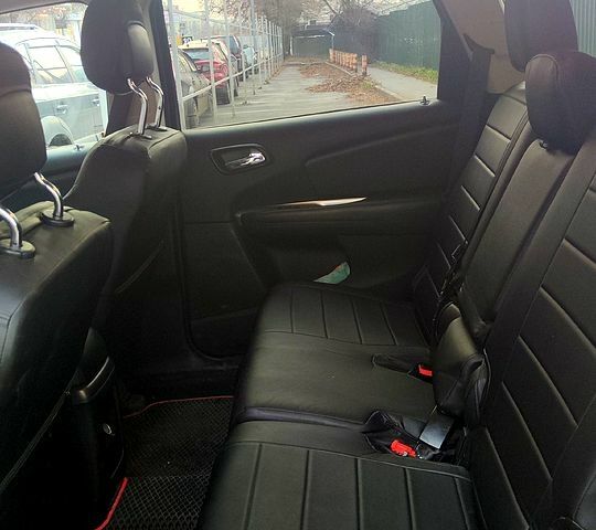 Красный Додж Джорни, объемом двигателя 2.4 л и пробегом 77 тыс. км за 13500 $, фото 5 на Automoto.ua