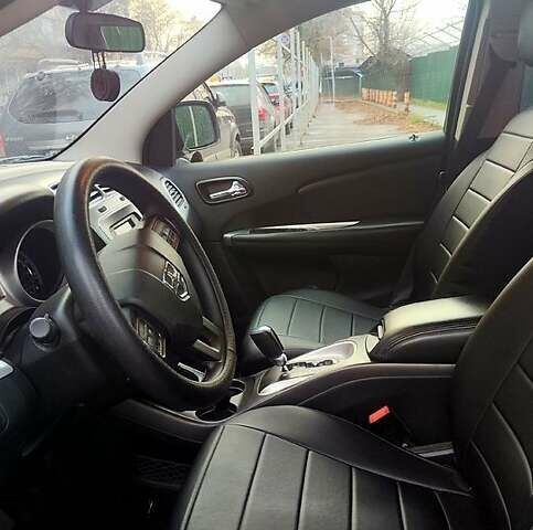 Красный Додж Джорни, объемом двигателя 2.4 л и пробегом 77 тыс. км за 13500 $, фото 5 на Automoto.ua