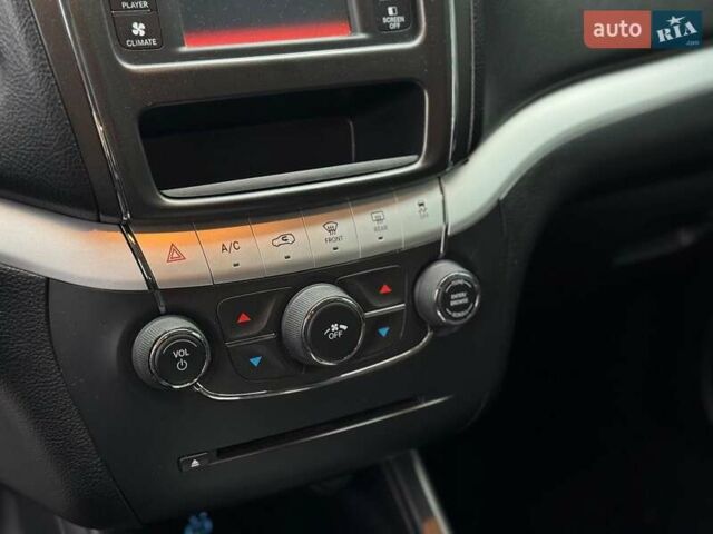 Красный Додж Джорни, объемом двигателя 2.4 л и пробегом 92 тыс. км за 12490 $, фото 23 на Automoto.ua