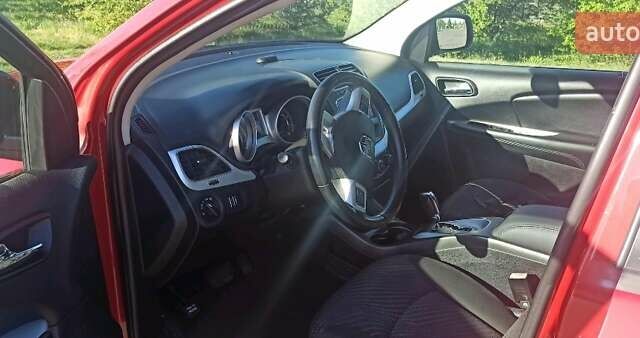 Красный Додж Джорни, объемом двигателя 2.36 л и пробегом 333 тыс. км за 10000 $, фото 1 на Automoto.ua