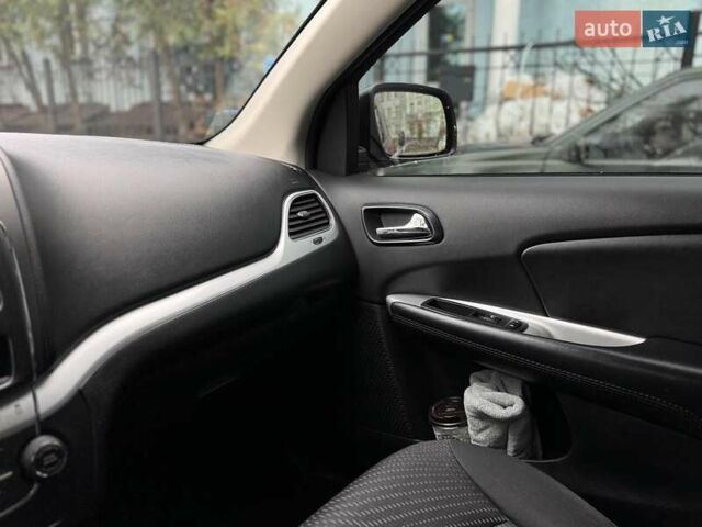 Красный Додж Джорни, объемом двигателя 2.4 л и пробегом 92 тыс. км за 12490 $, фото 29 на Automoto.ua