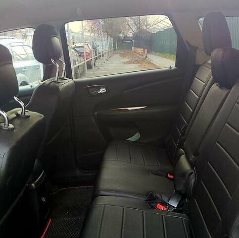 Красный Додж Джорни, объемом двигателя 2.4 л и пробегом 77 тыс. км за 13500 $, фото 4 на Automoto.ua