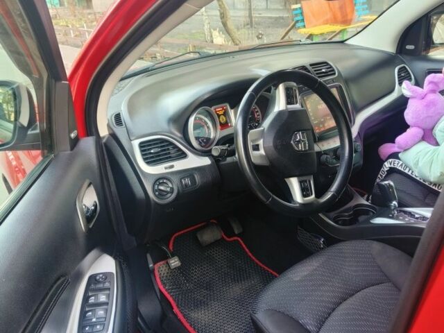 Красный Додж Джорни, объемом двигателя 3.6 л и пробегом 175 тыс. км за 14500 $, фото 4 на Automoto.ua