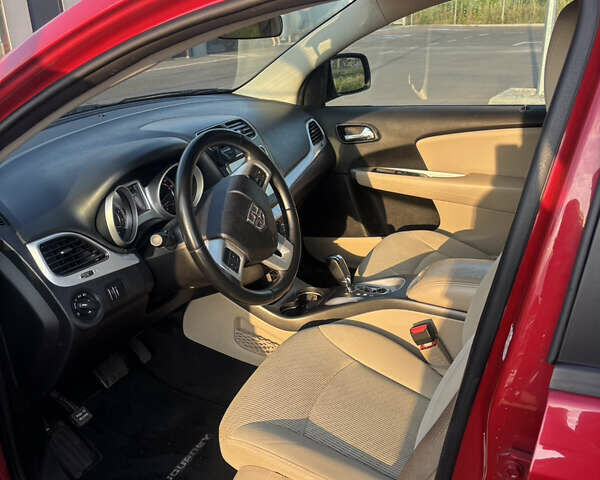 Красный Додж Джорни, объемом двигателя 2.36 л и пробегом 225 тыс. км за 10500 $, фото 3 на Automoto.ua