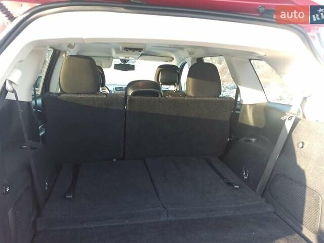 Красный Додж Джорни, объемом двигателя 2.36 л и пробегом 333 тыс. км за 10000 $, фото 5 на Automoto.ua