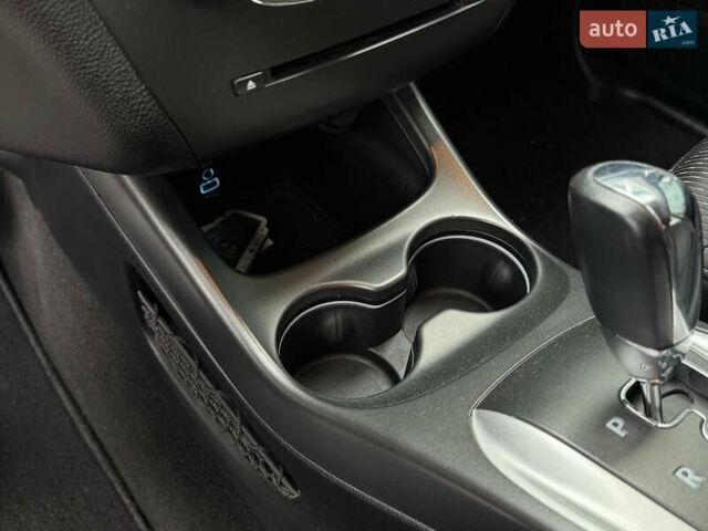 Красный Додж Джорни, объемом двигателя 2.4 л и пробегом 92 тыс. км за 12490 $, фото 31 на Automoto.ua