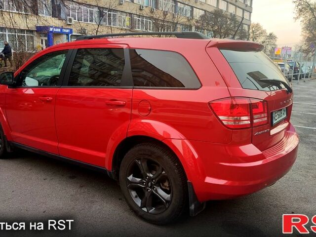 Красный Додж Джорни, объемом двигателя 2.4 л и пробегом 77 тыс. км за 13500 $, фото 2 на Automoto.ua