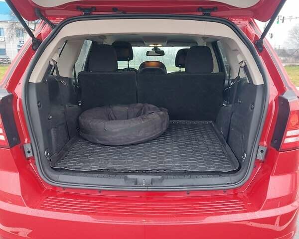 Красный Додж Джорни, объемом двигателя 2.4 л и пробегом 95 тыс. км за 15000 $, фото 2 на Automoto.ua